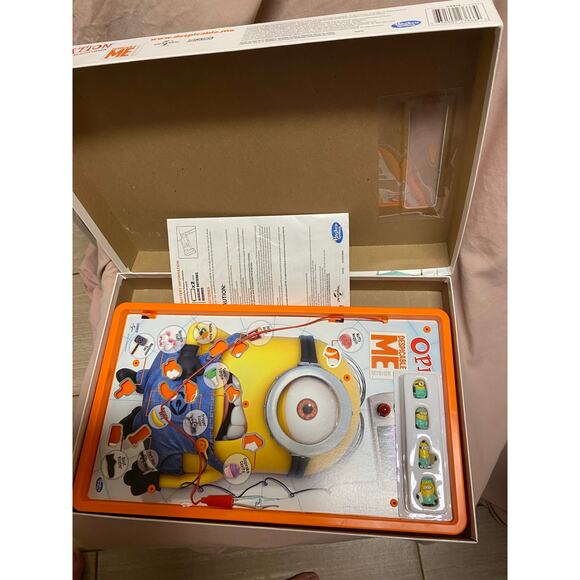 Operation Game Despicable Me Hasbro  Minions In Box 2013 TESTED - Picture 2 of 3